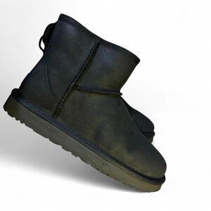 UGG Classic Short Leather Boots — Black | Size 6